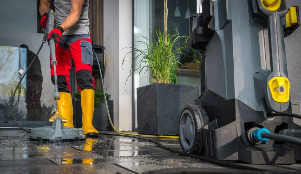 Cost of Commercial Pressure Cleaning in Schaumburg