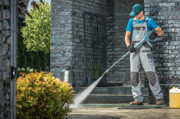 Cost of Outside House Cleaning in Schaumburg